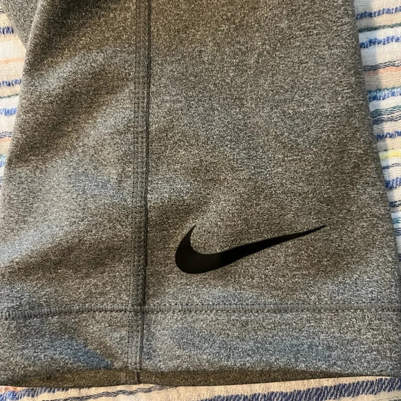 Nike Pro Drifit Cropped Leggings - Picture 4 of 9